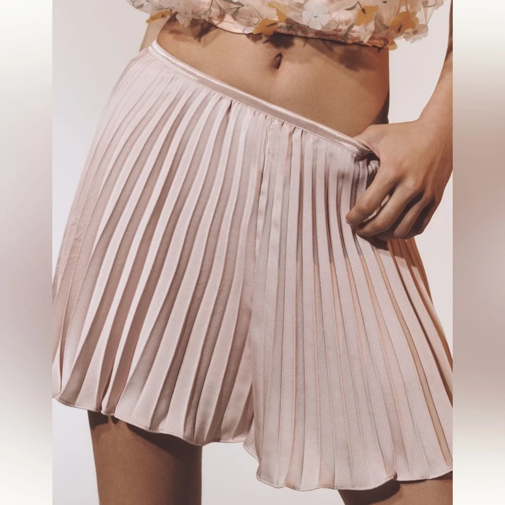 *Anthropologie Silky Plissé Shorts - Picture 2 of 5